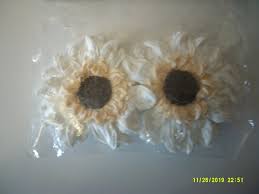 Cette liste est pour une seule tige, papier crépon mauve pivoine. Lot De 2 Fleurs En Papier Crepon Avec Au Dos Une Pince Et Un Aimant Un Grand Marche