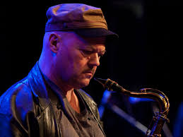 Dale Barlow's Instagram, Twitter & Facebook