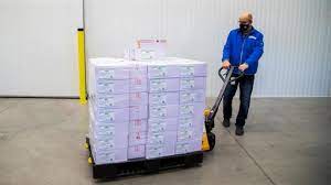 Astrazeneca said international regulators had found the benefits of its jab outweighed risks significantly. Astrazeneca Lieferung Erstmals Impfstoff Export Aus Der Eu Gestoppt Tagesschau De