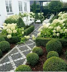 Yonohomedesign.com garden and interior design ideas. Explore Momo S Board Board Backyard Ideas On A Budget On Pinterest See More Ideas Smal Large Backyard Landscaping Front Yard Landscaping Beautiful Gardens