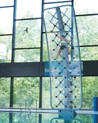 Like a traditional climbing wall, the glass will be studded with holds of different shapes and sizes. Aquaclimb Sport Aquaclimb