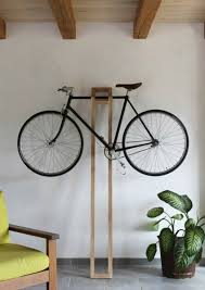 bicycle wall mount and other bike racks you surprise 木の自転車 インテリアアイデア 自転車 壁掛け