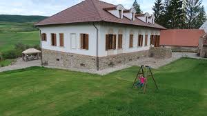 Atmosfera relaxanta se regaseste in fiecare camera, insa marele avantaj este pachetul intreg de servicii oferit de unitatea de cazare. Top 5 Pensiuni Din Romania Descoperite In 2017 Blog In Tandem