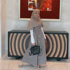 Memang dengan memakai baju gamis model terbaru tak hanya bikin penampilan makin modis. 50 Model Gamis Simple Tapi Mewah Terbaru 2020