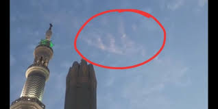 Istilah ufo adalah objek atau benda terbang atau melayang di udara atau dilangit yang belum diketahui atau tidak dikenal. Penampakan Malaikat Masjid Nabawi