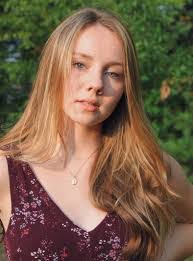 Elaine Burnham's Instagram, Twitter & Facebook