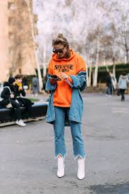 Street Style Londres Les Plus Beaux Looks Reperes A La Fashion Week Elle Street Style Londres Bottines Blanches Mode Annees 90