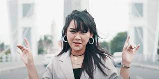 Am em yen pancen iki wis garise f c aku ikhlas lahir batine am em kabeh kudu tak lalekne f g masio. Lirik Dan Chord Lagu Ikhlas Ngenteni Milik Happy Asmara