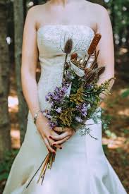 Snappening highlights wedding details that give you the perfect opportunity to go green—emerald green that is. Emerald Green Bouquet Wedding Inspiration Wedding Inspiration Board Junebug Weddings