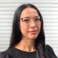 Angela Reda's Instagram, Twitter & Facebook