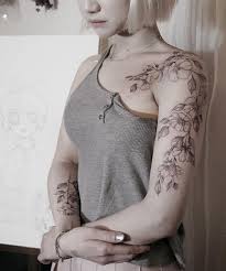 Chic Floral Tattoo Auf Schulter Und Arm Fur Koreanische Madchen Tattoo Schulter Frau Blumen Oberarm Tattoo Frauen Blumen