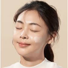 Top 10 kem chống nắng cho da khô trở nên mềm mịn cả ngày dài