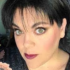 Amy Silas's Instagram, Twitter & Facebook