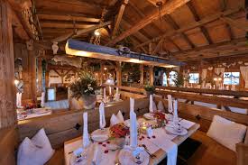 Sie als paar, haben den schönsten tag in ihrem leben vor sich und möchten sich trauen. Hochzeit Im Tatzlwurm Auf Der Alm Hochzeit Ja Alm Www Tatzlwurm De Hutte Hochzeit Berghochzeit Hochzeitslocation