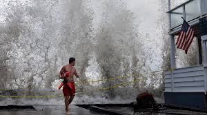 Photo Un festival de Santa Monica annulé en raison de vagues de plus de ...
