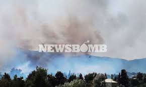 Σε εξέλιξη φωτιά στην σταμάτα αττικής. Fwtia Sth Stamata Oi Prwtes Eikones Apo Thn Pyrkagia Poy Kaiei Konta Se Spitia Newsbomb Eidhseis News