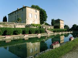 Chateau D Arnajon Le Puy Sainte Reparade Maison France Chateau France Chateau