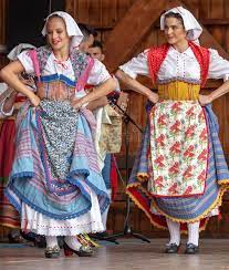 Voir plus d'idées sur le thème tenue traditionnelle algérienne. Danseurs Italiens Dans Le Costume Traditionnel Photo Editorial Image Du Festival Danseur 122980701