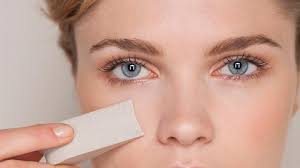 Naturel ou plus sophistiqué, rajeunir l'aspect du visage ou lui apporter de l'éclat, précise miky, maquilleuse de lancôme. La Base De Teint L Astuce Pour Un Maquillage Longue Duree Madame Figaro