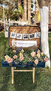 Creative Wedding Displays Play An Important Part When It Comes To Wedding Decor A Wedding Photo Display Vintage Wedding Decorations Diy Diy Wedding Decorations