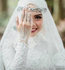 Hijab Muslim Bride In White Dress With White Henna Hijabi Wedding Dress Muslimah Wedding Dress Muslimah Wedding Muslim Wedding Dresses