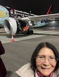 🎶🇧🇴 🙌🏼 Tempranito una selfie subiendo al avión en Bruselas con  dirección a Porto/Espinho-Portugal, sábado 26 a las 21:30 de octubre  cantaré acompañado de Tremor en el “Auditorio de Espinho” mis mensajes