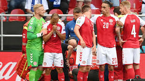 Christian eriksen, jugador danés, ha caído fulminado en medio del partido entre dinamarca y finlanida y ha sido trasladado en camilla intubado. Y2clcuhwgy4snm