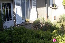A louer appartement meublé 4/5 pièces 90m2 , entrée avec placard, 3 chambres salle de bains avec baignoire , wc séparés, séjour et cuisine aménagée, dans une petite residence venez nous rejoindre dans une grande maison de standing en colocation meublée entièrement restaurée avec jardin. Location Maison Meublee Pour 1 A 2 Salaries A Limoges