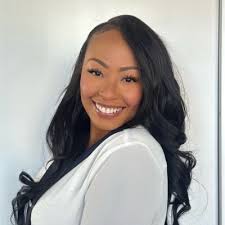 Alexis Isom's Instagram, Twitter & Facebook