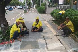 Ikatan senat mahasiswa kedokteran indonesia suntik makassar recover. Mengenal Lebih Jauh Pasukan Kuning Dari Dinas Bina Marga Dki Halaman All Kompas Com