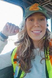 Lisa Lingerfelt's Instagram, Twitter & Facebook