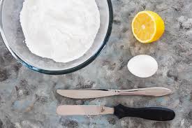 This icing is made by mixing together egg whites or meringue powder (dried egg whites) with i have heard people say that glace icing is like a royal icing recipe without eggs…lol. How To Make Egg White Royal Icing Without A Mixer