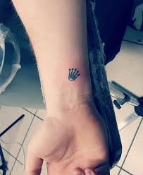 » tattoo krone test & vergleich ✓ ein klarer testsieger: Eine Kleine Krone Farbentanz Tattoo Piercing Koblenz Facebook