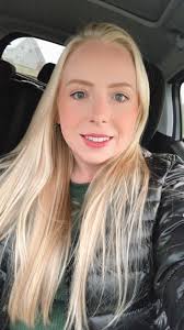 Cinco anos após chegar em Londres, Caroline Trombetta diz estar realizada.  Ela saiu de Sede Aurora, foi para a Itália e conseguiu ingressar no Reino  Unido, onde trabalha na área ambiental