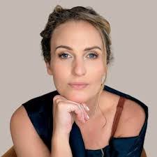 Angela Golding's Instagram, Twitter & Facebook