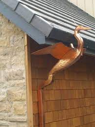 Rain Gutters There Are Two Types Roof Installed And Gutterless Rain Catchers Gutters Rain Gutters Rain Water Collection
