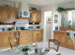 Il y en a pour tous les goûts. Cuisine Equipee Chapeau De Gendarme Chene Dore Cuisine Chaleureuse