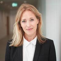 A list of who Anna Simmonds is following