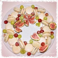 Calysucre On Instagram Couronne De Macarons Sales Au Foie Gras Et Au Roquefort Macarons Macaronsale Patisserie Pastry Pastrypassi Food Fruit Salad Fruit