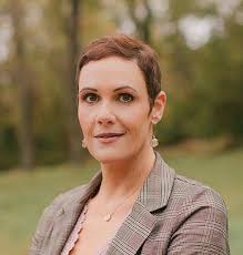 Heather Dunn's Instagram, Twitter & Facebook