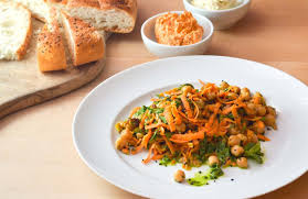 Pul biber enthält oft auch etwas salz, was du beim verwenden berücksichtigen solltest. Frank Rosin Pul Biber Bierkasekartoffelschalen Bratwurst Fur Rezept Speck Beer Brats Apfel Kuchen Potato Skins Fall Punch Recipes Punch Recipes Frank Rosin Is A Cook Television Personality And Restaurant Owner Amomuitocachorros