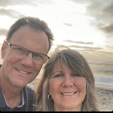 Is it possible to visit north shore, waterfalls, botanical gardens, and a  ranch with luau all in one day