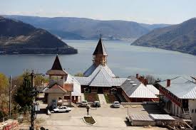 Complexul de ecosisteme reprezentat de zona acestui lac este alcatuit din sisteme seminaturale, din cauza volumului mare de turisti care il. MÄnÄstirea Sfanta Ana Orsova