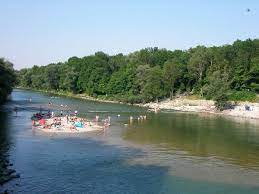 Im sommer baden wir dort, das ist fantastisch. Munchen Baden Im Eisbach Und In Der Isar Maxvorstadtblog
