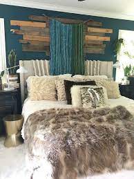 Small Bedroom Decorating Ideas With Faux Fur Pillows Tapestries Lights Etc Chic Master Bedroom Master Bedroom Decor Romantic Small Bedroom Decor