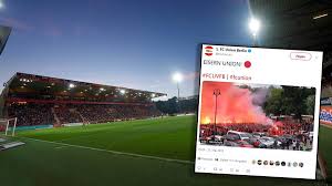 Union play at the stadion an der alten forsterei in the eastern neighbourhood of kopenick. Heisser Empfang Fur Union Berlin Tausende Fans Bei Bus Einfahrt Am Stadion Sportbuzzer De