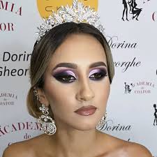Acest curs de make up pune accent pe latura practica. Academia De Make Up Cursuri De Machiaj Profesional