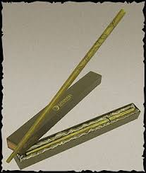 Mit dem zauberstab von luna lovegood erhältst du nun die möglichkeit, dir aus den den magischen harry potter filmen, die formschöne filmrequisite in deine eigenen 4 wände zu holen. Luna Lovegoods Erster Zauberstab Harry Potter Lexikon Fandom