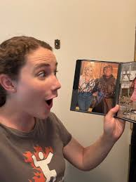 Shawn Boyd giving his momma an autograph 💜