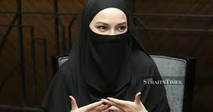 Naelofar.com is where we create beautiful headscarves that you love, and love to wear. Bl5vqdusaq4avm